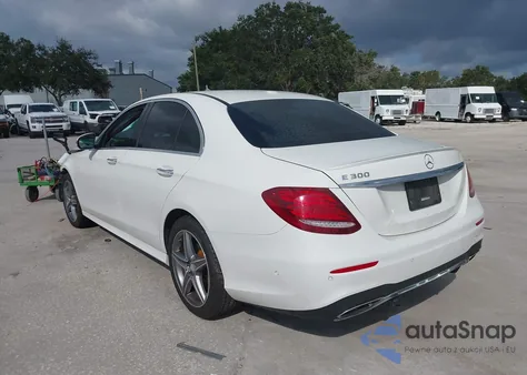 2017 Mercedes-Benz E 300 z USA, uszkodzony, nr VIN WDDZF4JB3HA054952
